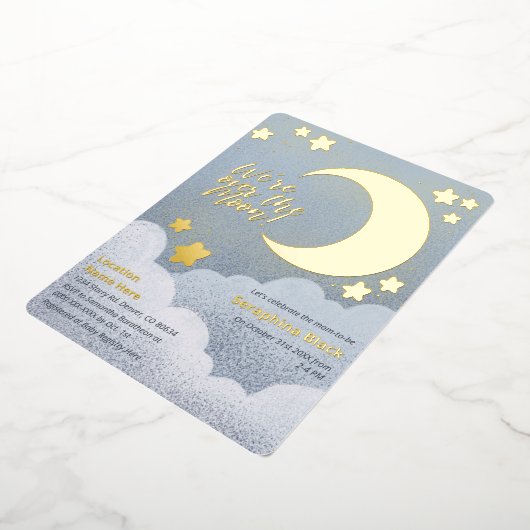 月の上で赤ん坊が青い空の月と星をシャワー 箔招待状 (回転した状態)