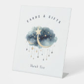 月の上で金ゴールド星ベビーシャワーカード&ギフト 台座サイン (正面)