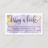 月の上で、紫の赤ちゃんシャワー本のリクエスト エンクロージャーカード (正面)