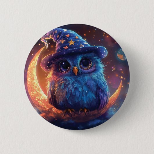 月の上にかわいいフクロウのウィザード:魔法のファンタジーアート 缶バッジ (正面)