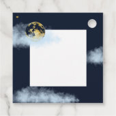 月の上にネイビーブルーと星の赤ちゃんシャワー フェイバータグ (裏面)