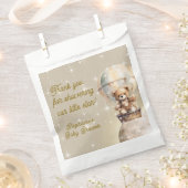 月の上のテディベア男女兼用ベビーシャワー フェイバーバッグ (クリップ留めされた状態)