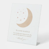 月の上のピンクの女の子の赤ちゃんシャワーおむつラッフル 台座サイン (正面)