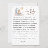 月の上の赤ちゃんシャワーおもしろいベビー事実ゲームカード 招待状 (正面)