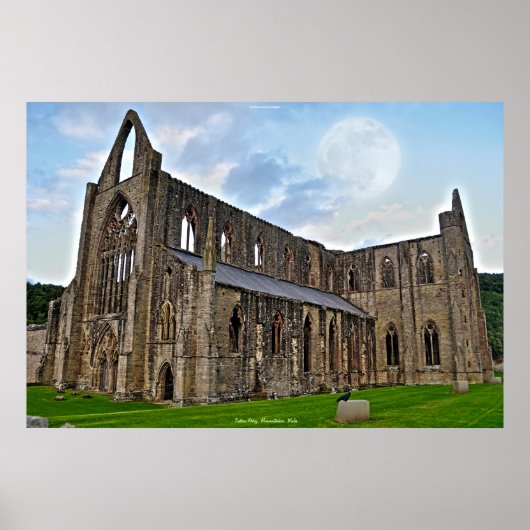 月の上Tintern Abbey Cistercian Cloisters Wales ポスター (正面)