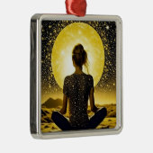 月の下での女性の瞑想 メタルオーナメント (右)