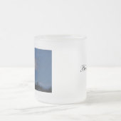 月の下で賛美される フロストグラスマグカップ (中央)