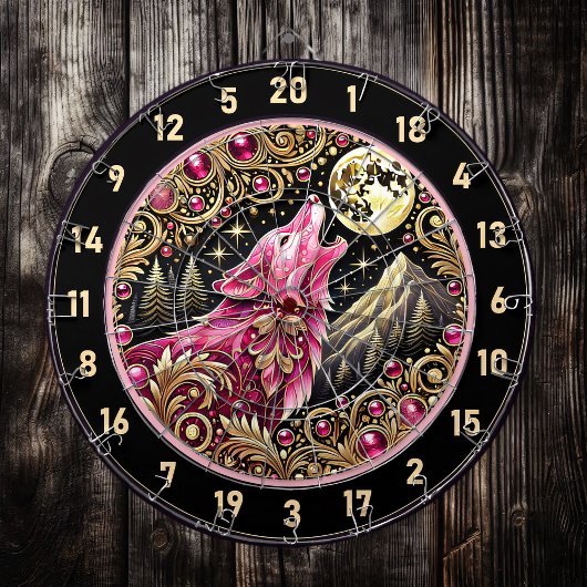 月の下のピンク色のオオカミが注目を集める ダーツボード