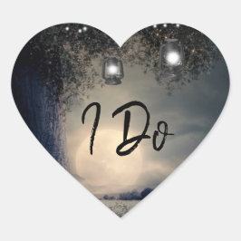 月の光の中でランタンに火を付け結婚る ハートシール