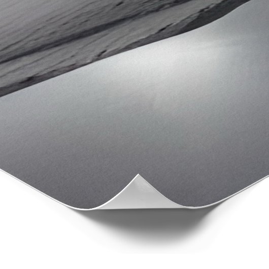 月の光の海のセレニティ:夜の海岸埠頭 ポスター (角)