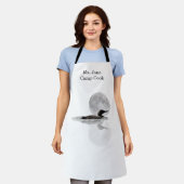 月の前のエプロンでルーンの花が泳ぐ エプロン (着用した状態)