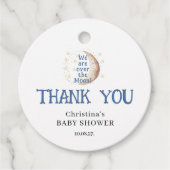 月の向こうかわいい青い男の子の赤ん坊のシャワー フェイバータグ (正面)