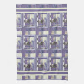 月の壺の中のスミレ キッチンタオル (縦)