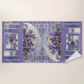 月の壺の中のスミレ ビーチタオル (正面)