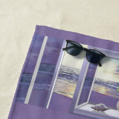 月の壺の中のスミレ ビーチタオル (インサイチュ)