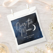 月の天をテーマにした赤ん坊のシャワーの上で フェイバーバッグ (クリップ留めされた状態)