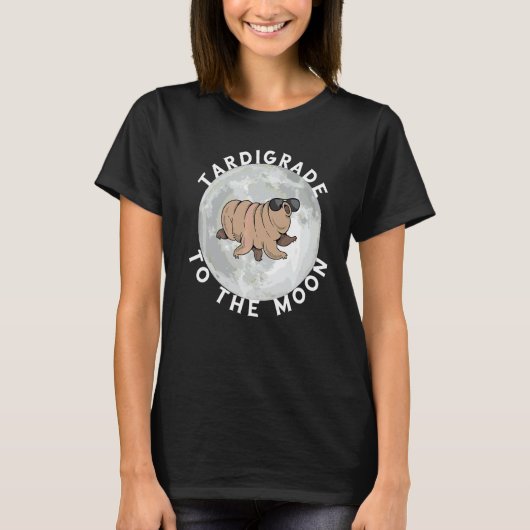 月の微生物学の科学の水への遅行性 Tシャツ (正面)