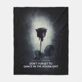 月の忘れ光の中で踊るな フリースブランケット (正面)