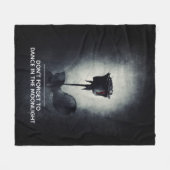 月の忘れ光の中で踊るな フリースブランケット (正面(横))