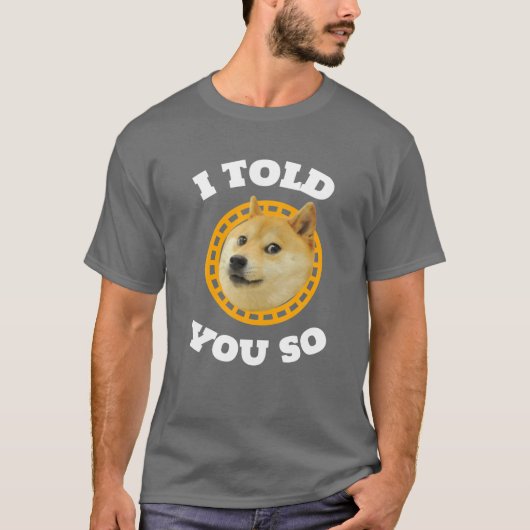 月の暗号通貨のドジェコイン犬 Tシャツ (正面)