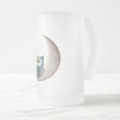 月の柔らかいフクロウ フロストグラスビールジョッキ (正面右)