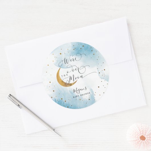 月の男の子の赤ちゃんのシャワーの上に夢見るような青 ラウンドシール (封筒)