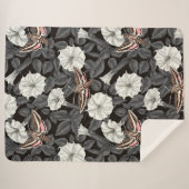 月の花とスフィンクスの蛾2 シェルパブランケット (正面(横))