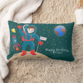 月の誕生日パーティーの宇宙飛行士の子供 ランバークッション (ブランケット)