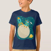 月の誕生日パーティーの宇宙飛行士の子供 Tシャツ (正面)