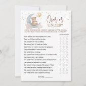 月の赤ん坊のシャワーカードの上でゲームの上または下 招待状 (正面)