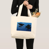 月の輝つるきの滑空 ラージトートバッグ (正面(商品))