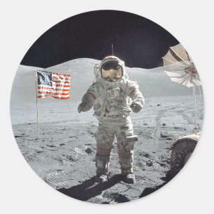 月の道…アメリカの国旗を持つ宇宙飛行士 ラウンドシール