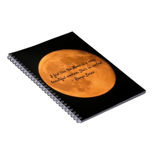 月は女性の引用文と写真のような ノートブック (右側)