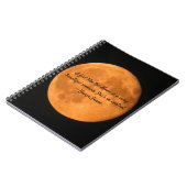 月は女性の引用文と写真のような ノートブック (左側)