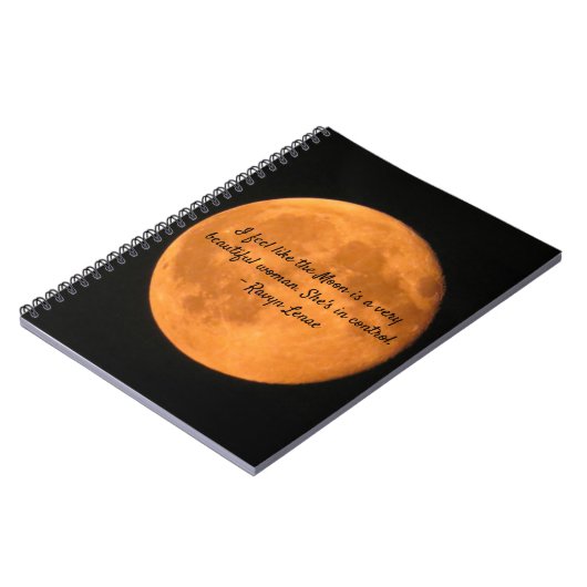 月は女性の引用文と写真のような ノートブック (左側)