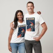 月へのBITCOIN-Crypto宇宙飛行士 Tシャツ (ユニセックス)