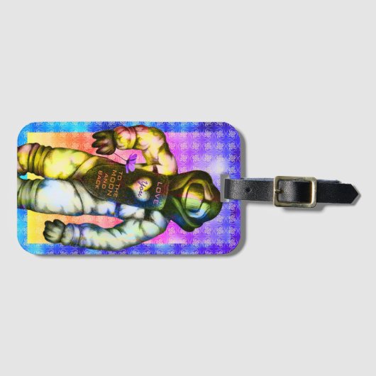 月まで愛してる かわいい紫のエイリアン宇宙飛行士 ラゲッジタグ (正面横)