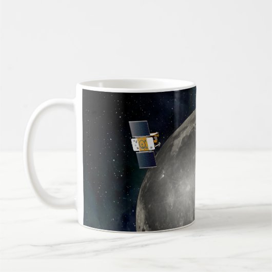 月を周回するツイングリル宇宙船。 コーヒーマグカップ (左)