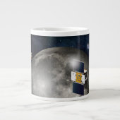 月を周回するツイングリル宇宙船。 ジャンボコーヒーマグカップ (正面)