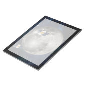 月を周回するツイングリル宇宙船。 ノートパッド (アングル)