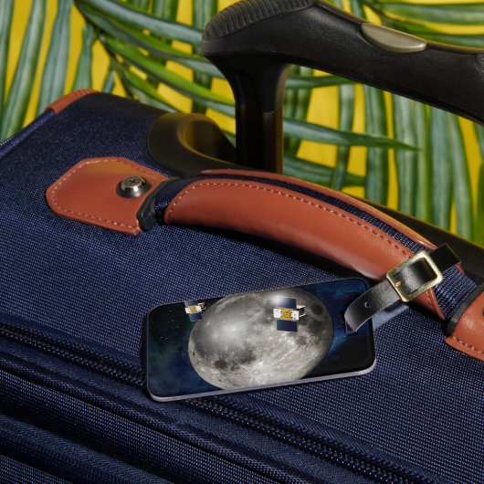 月を周回するツイングリル宇宙船。 ラゲッジタグ (正面インサイチュ3)