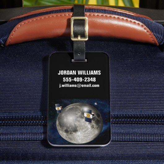 月を周回するツイングリル宇宙船。 ラゲッジタグ (正面インサイチュ2)