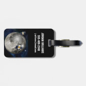 月を周回するツイングリル宇宙船。 ラゲッジタグ (裏面横)