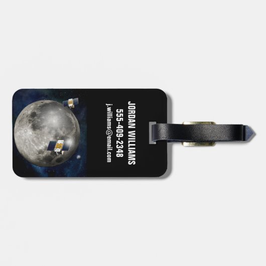 月を周回するツイングリル宇宙船。 ラゲッジタグ (裏面横)