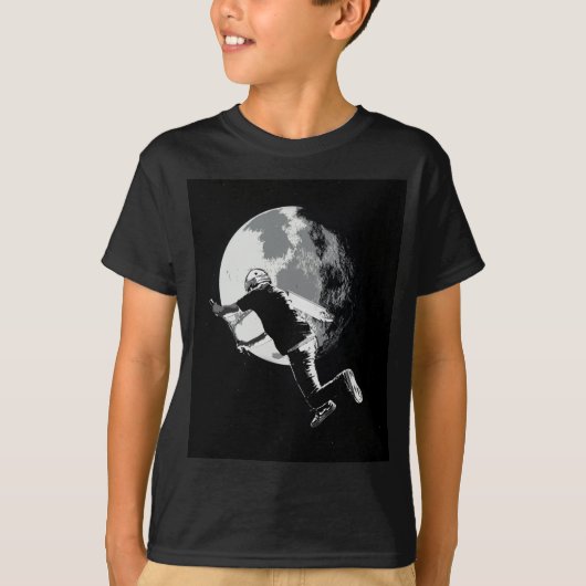月を尾行する – テールホイップスクーターのスタント Tシャツ (正面)