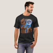 月を眺める３匹のカピバラ 異様なミーム Tシャツ (正面フル)
