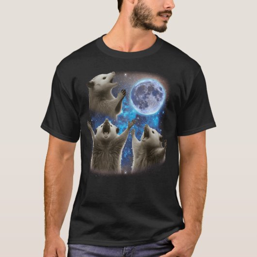 月を眺める3匹のポッサム 不思議なミーム Tシャツ (正面)