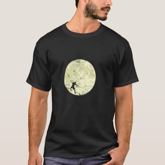 月を背景にしたボルダリングクライミング Tシャツ (正面)