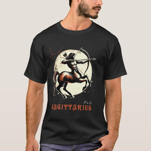 月を背景にした射手座の神秘的なケンタウロス Tシャツ (正面)