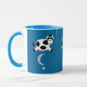 月を飛び越しているかわいい牛 マグカップ (左)